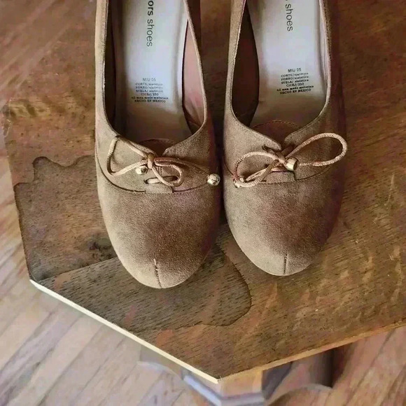 Tan dress heel suede material size 5 - Picture 2 of 5
